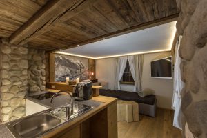 Ansicht des Wohnraums der Ferienwohnung Chalet Alpin in Heiligenblut